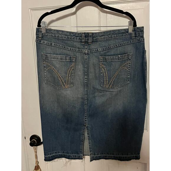 a.n.a Jean Skort – Size 15M – Denim Skirt - Picture 2 of 3